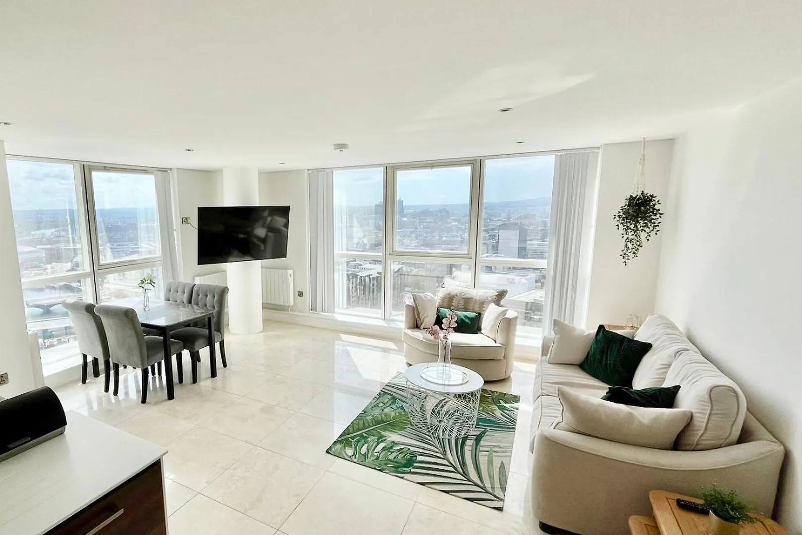 22Nd Floor Luxury City Centre Apartment Belfast